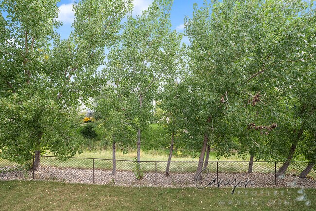 Foto del edificio - 4838 Misty Woods Lane