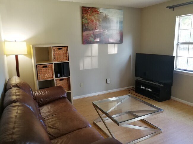 Foto del edificio - 1002 Willow Dr