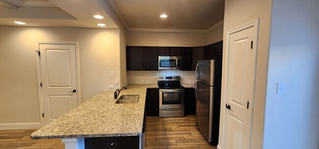 Foto del edificio - Townhome for rent
