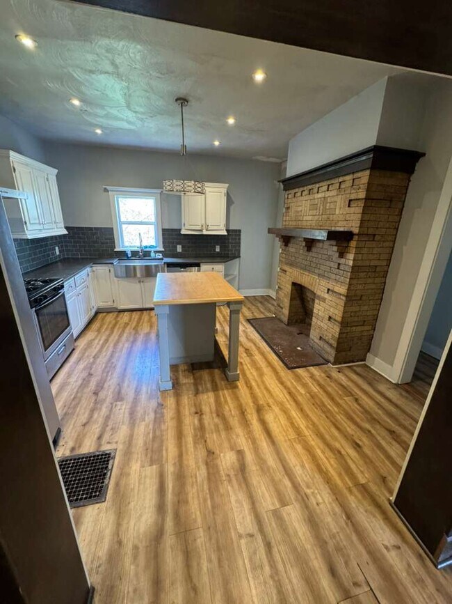 Foto del edificio - 1948 Broadway Ave