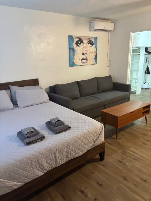 Foto principal - 425 2nd St N