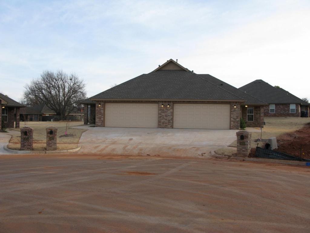 Primary Photo - 11615 Surrey Villas Court, Yukon, OK. 73099