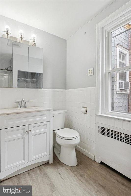 Building Photo - 3007 N Van Buren St