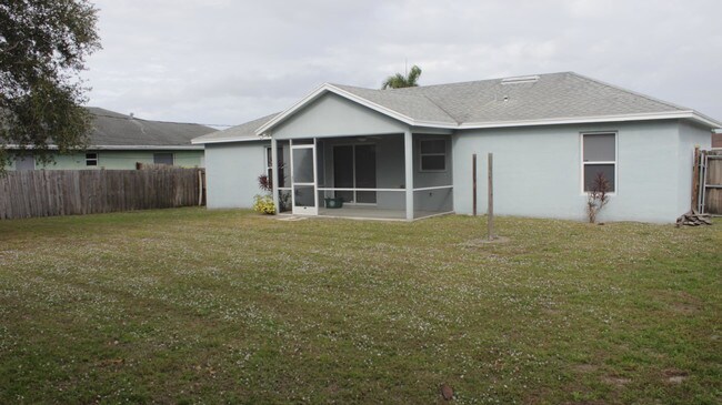 Building Photo - 1758 SW Cameo Boulevard