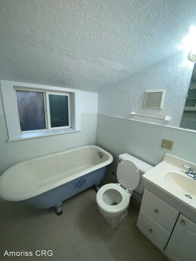 Building Photo - 2 br, 1 bath House - 518 E 14th St.