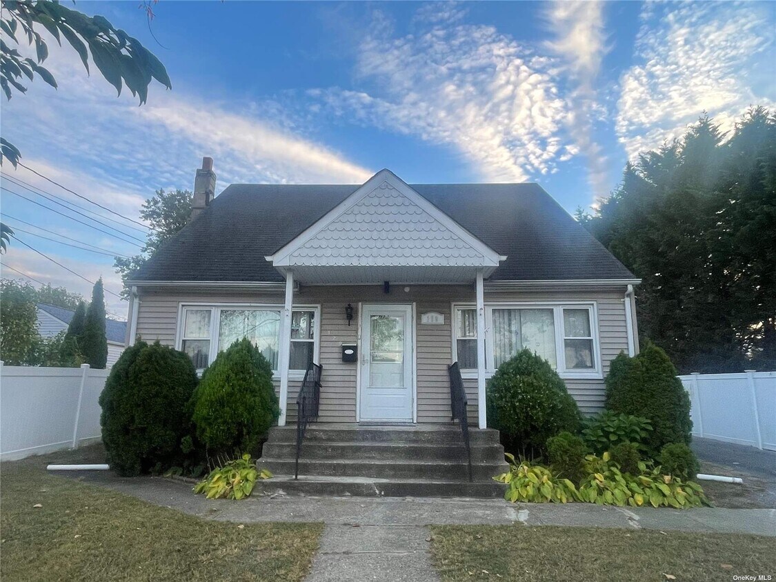 Primary Photo - 129 44th St