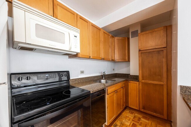 Foto del edificio - 4180 N Marine Dr