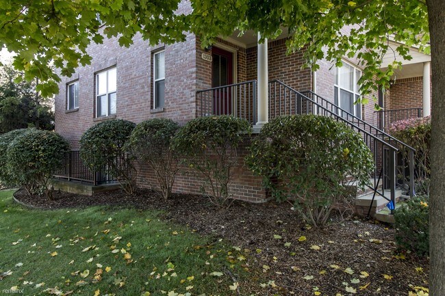 Building Photo - 1303 S Main St
