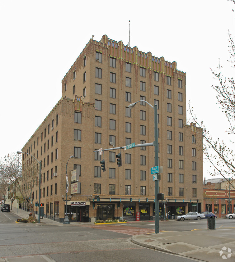 Primary Photo - Cascadian Apartments