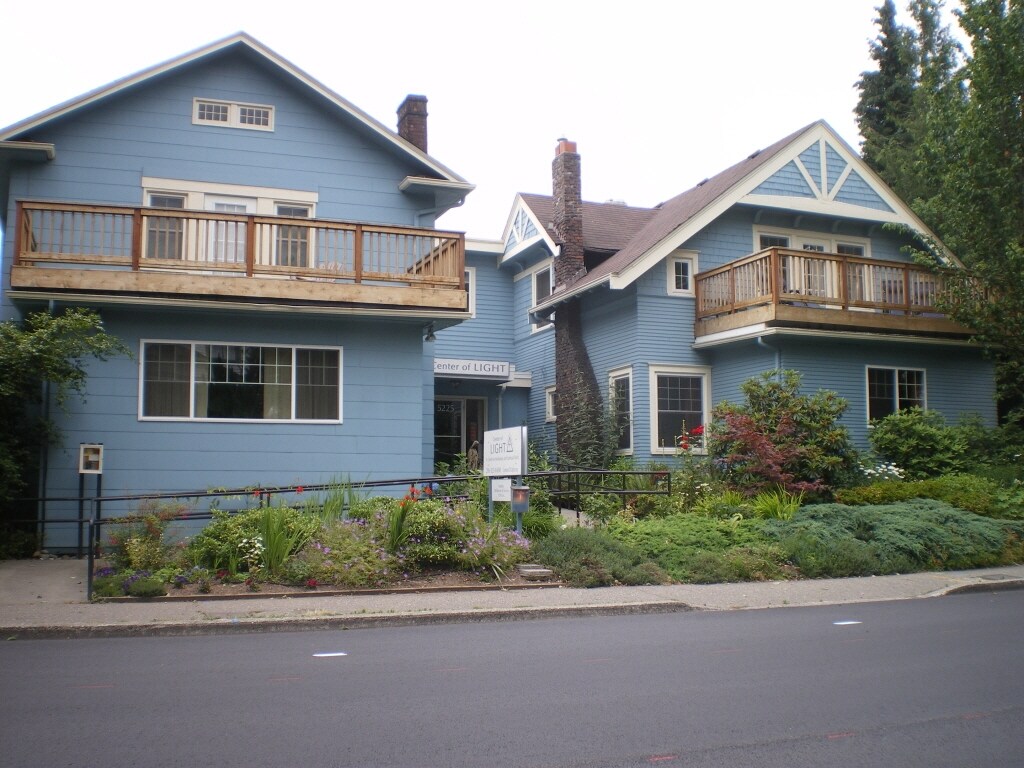 Foto principal - 5225 15th Ave NE