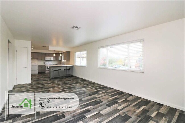 Foto del edificio - 4445 Dogwood Ln