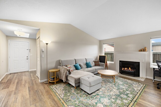 Foto del edificio - 472 W Spruce St