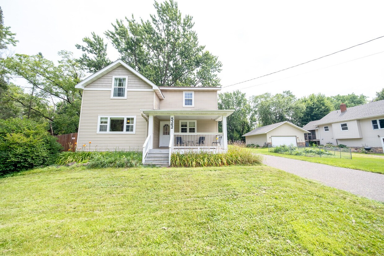 Foto principal - 5362 Grand Ave