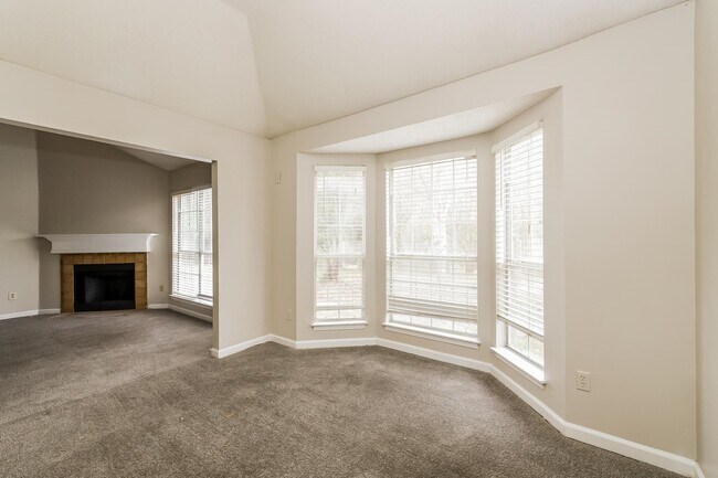 Foto del edificio - 7816 Lake Cross Dr E