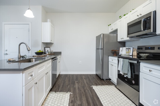 2BR, 2BA - 1,022SF - Kitchen - Northbrook Apartments