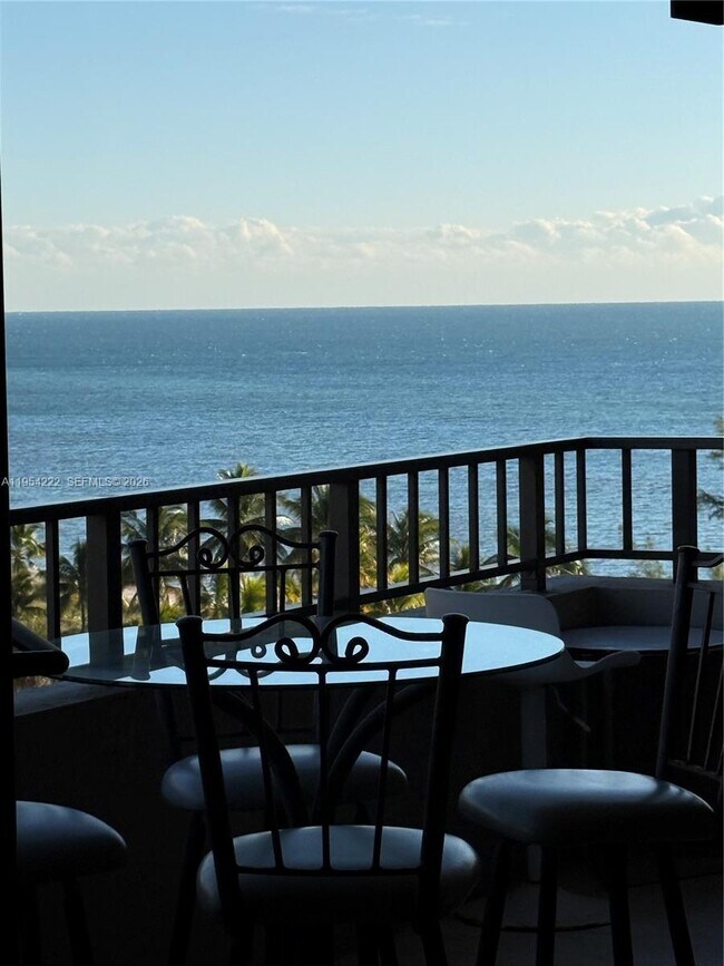 Foto del edificio - 201 Crandon Blvd