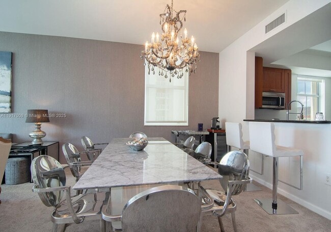 Foto del edificio - 3340 NE 190th St