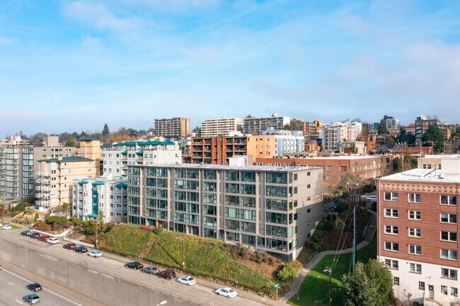Building Photo - 400 Melrose Ave E