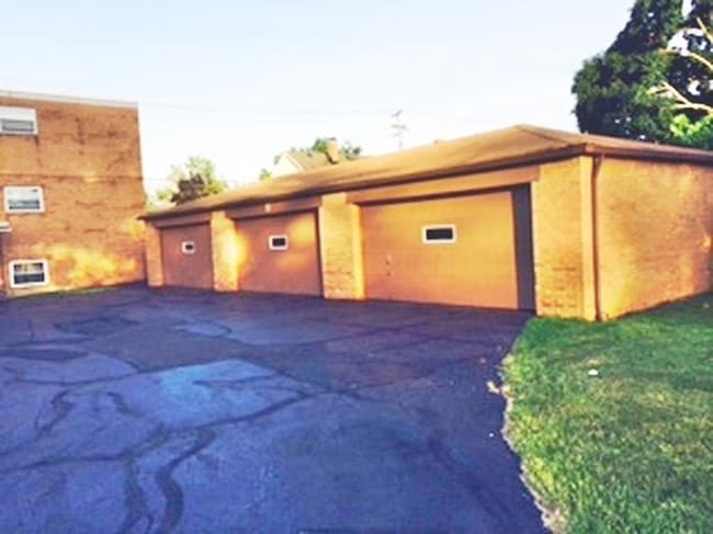  - 6084 Ridge Rd
