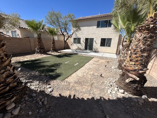 Building Photo - SW 2 story!