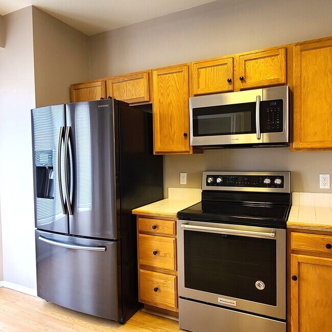 Foto del edificio - Beautiful home in Briargate Fairfax - D20 - ready to move in NOW!