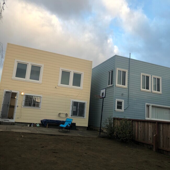 Backyard - 2587 21st Ave