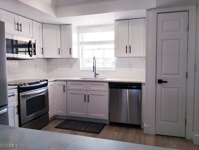 Foto del edificio - 5116 Coronado Pkwy