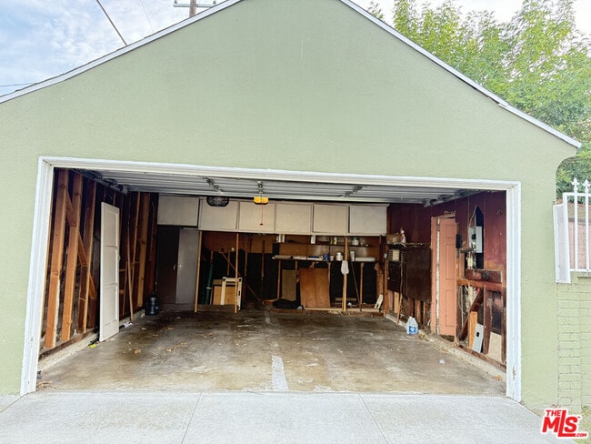 Building Photo - 3760 Wellington Rd