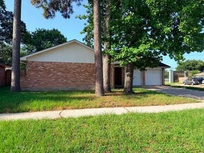 Building Photo - 11002 Clear Fork Dr