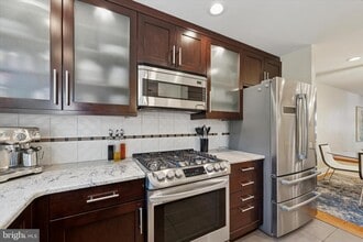 Building Photo - 826 N Newkirk St