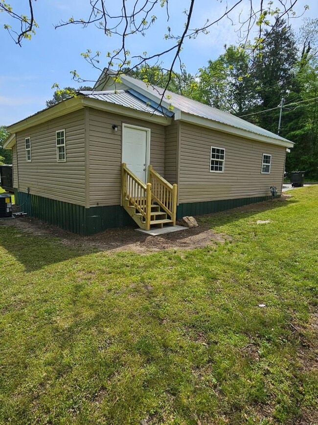 Building Photo - 182 Hughes St