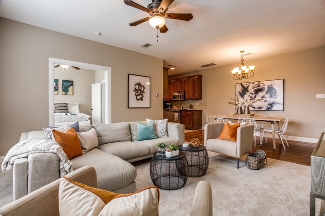 Photo - Bright Corner 3-Bed with Garage & In-Unit Laundry in Prime Dallas Location House