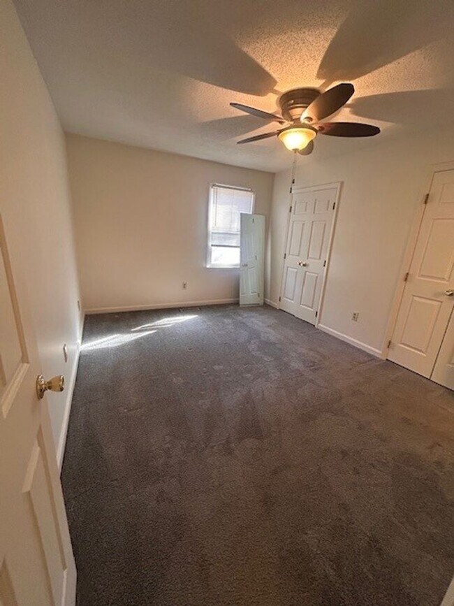 Foto del edificio - ****** HALF OFF FIRST FULL MONTH OF RENT!! ******