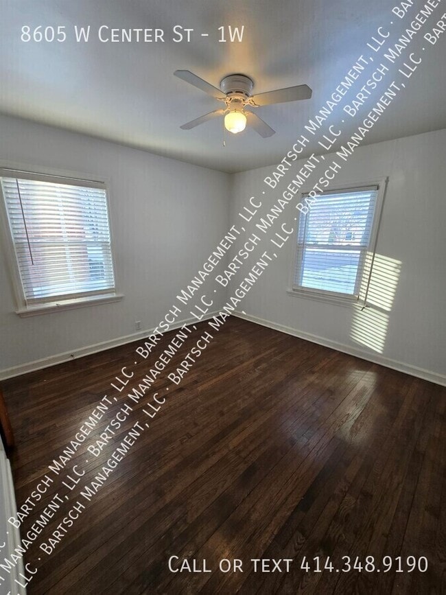 Foto del edificio - 8605 W Center St