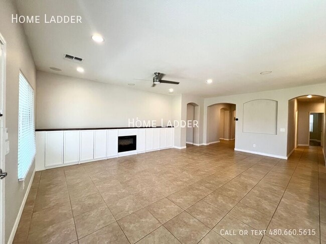 Building Photo - 2936 E Tonto Dr