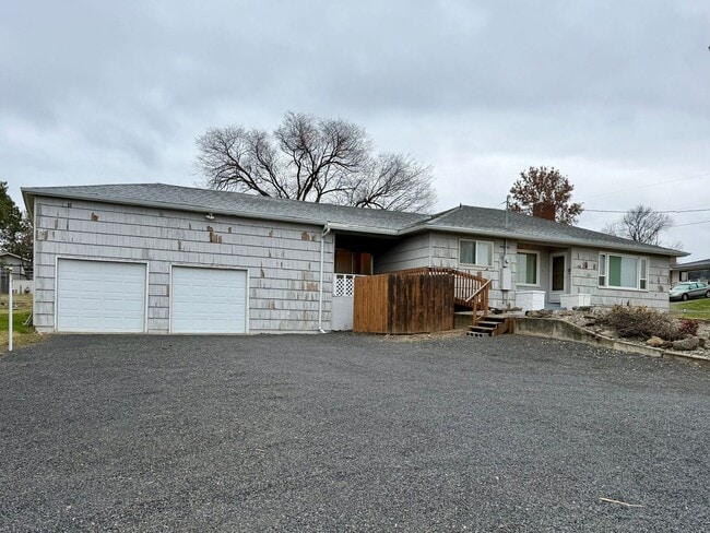 Building Photo - Orchards Home with a View