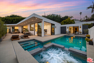 Building Photo - 9960 Beverly Grove Dr
