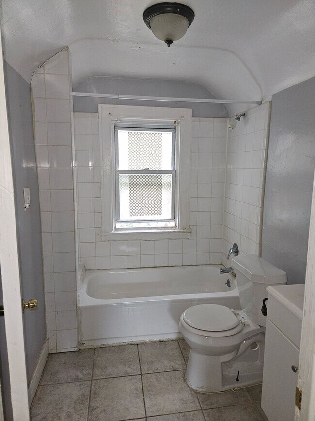 Foto del edificio - 2 bedroom/ 1 bathroom Detroit's Westside Home