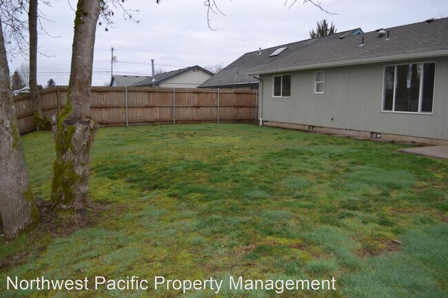 Building Photo - 3 br, 2 bath House - 4250 Terraza Court NE