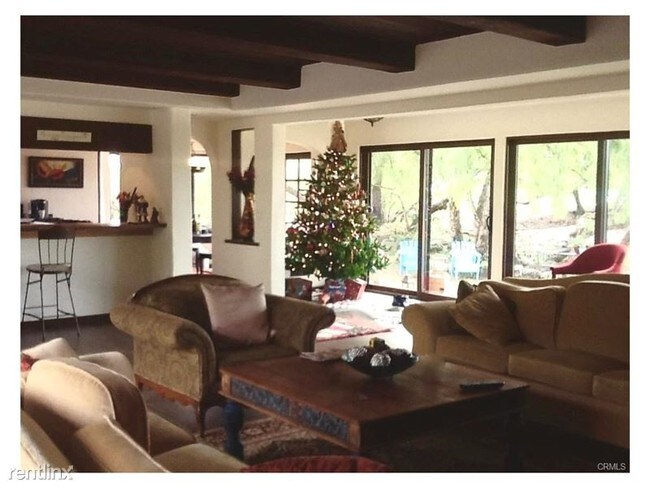 Foto del edificio - 1 W Pomegranate Rd