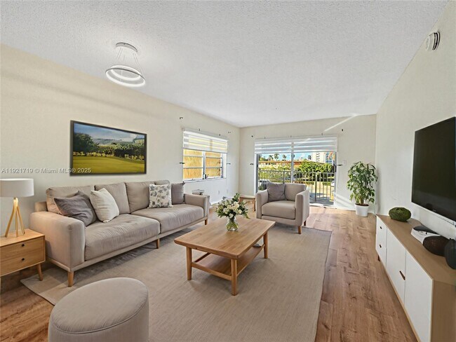 Foto del edificio - 2200 E Hallandale Beach Blvd