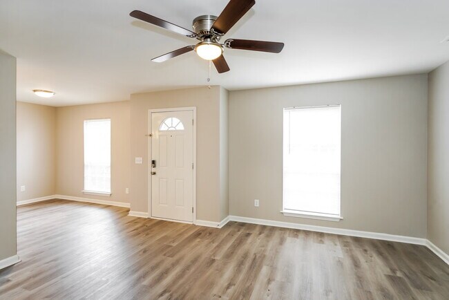 Foto del edificio - 132 Summerlake Pl