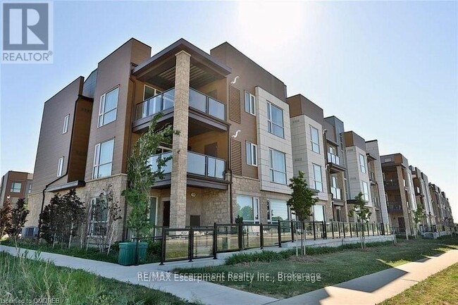 Building Photo - 2393-2393 Bronte Rd