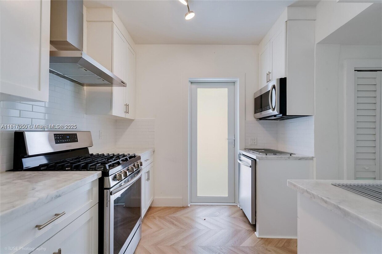 Foto principal - 1615 Bay Dr