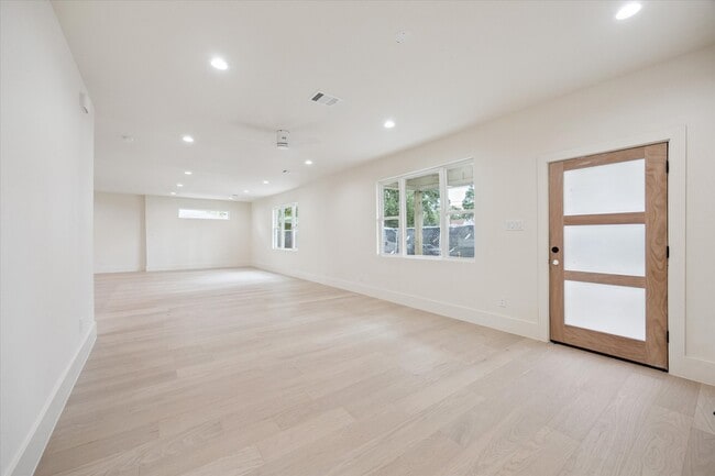 Building Photo - 3709 Brookwoods Dr