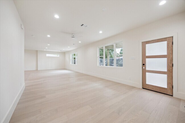 Foto del edificio - 3709 Brookwoods Dr