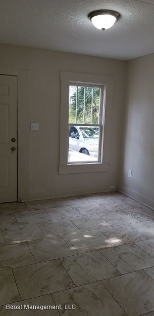 Building Photo - 2 br, 1 bath House - 546 Woodlawn St