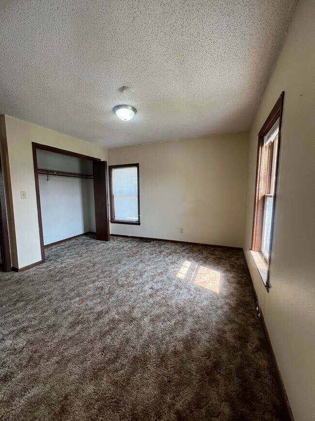 Building Photo - 618 N 16th Street