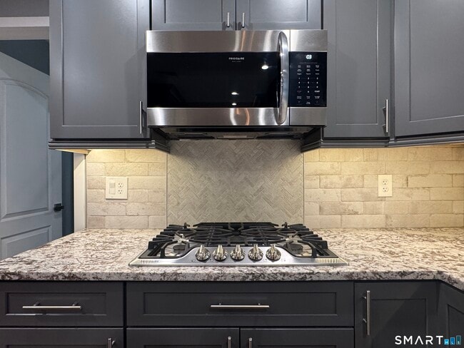 Building Photo - 49 Old Town Dr