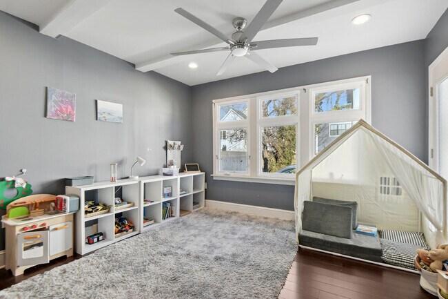 Foto del edificio - 4415 Bradley Ln
